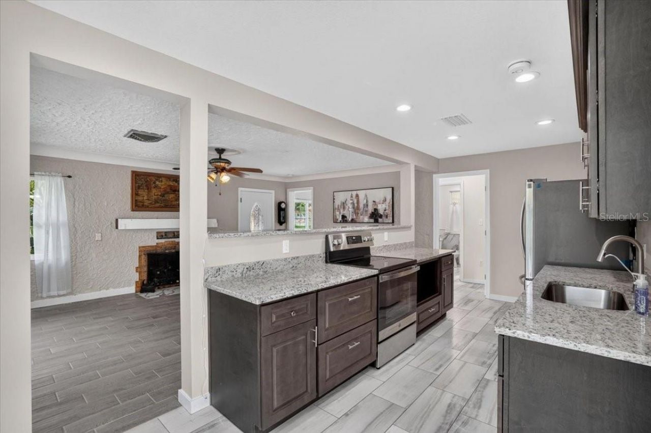 1830 9th Avenue W, Bradenton, FL 34205 Photo