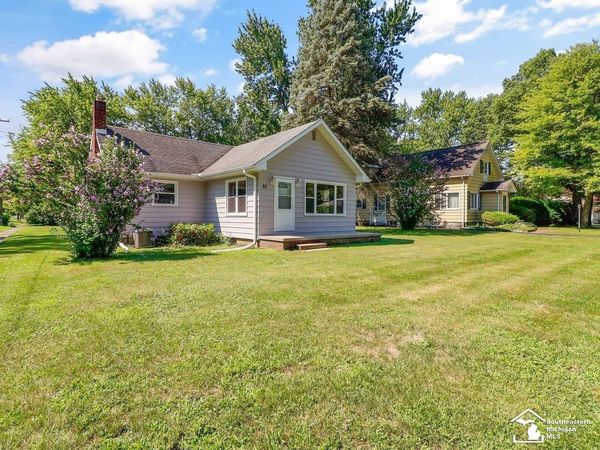 82 E Chestnut Street, Petersburg, MI 49270