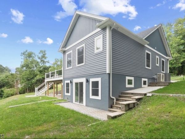912 Spruce Trl, Stillwater, NJ 07860
