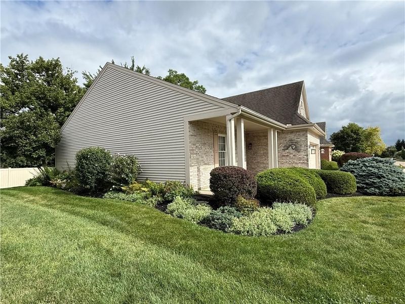 7468 New York Way, Butler Township, OH 45414 Photo 3