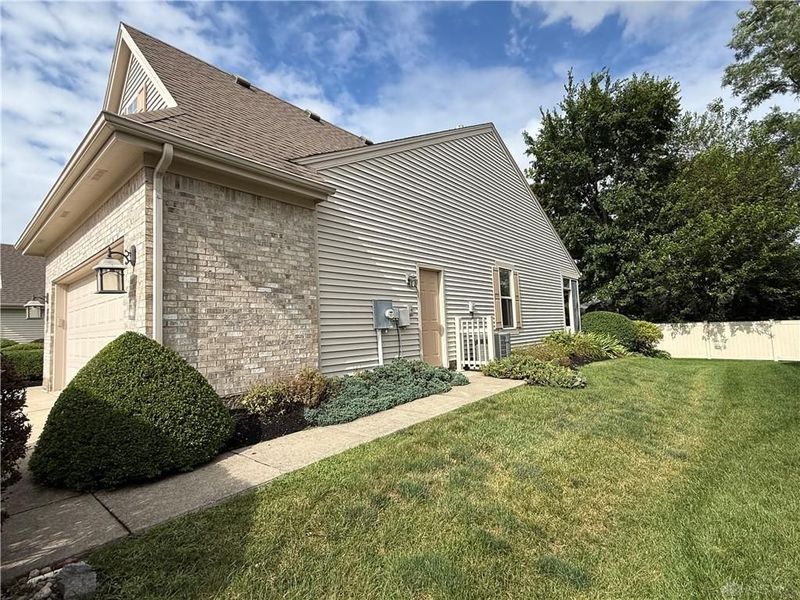 7468 New York Way, Butler Township, OH 45414 Photo 6