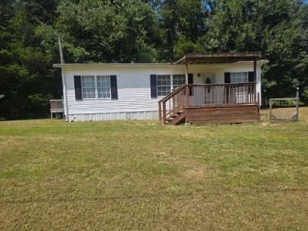 233 Sunnyfield Ln, Camden, TN 38320