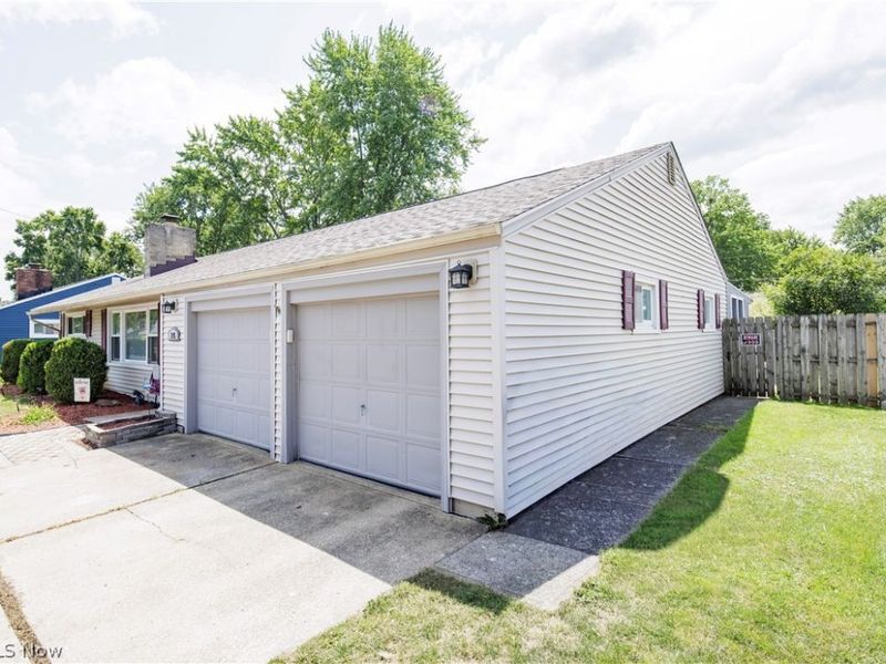 395 Pattie Drive, Berea, OH 44017 Photo 3