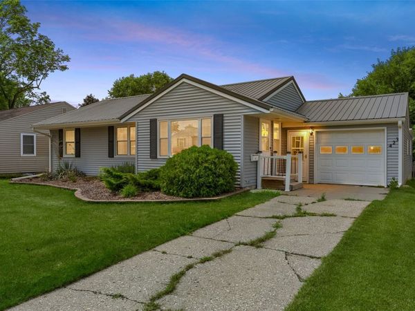 423 32nd Street SE, Cedar Rapids, IA 52403
