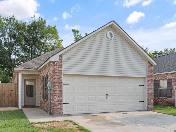 15015 Banff Ct, Baton Rouge, LA 70819