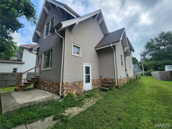 907 Johnson Street , Carlinville, IL 62626