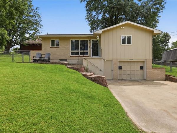 17705 E 28th Street, Independence, MO 64057