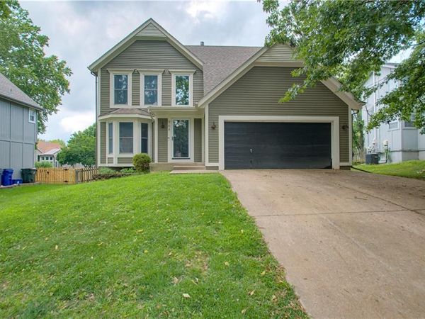 964 E Cavendish Trail, Olathe, KS 66061