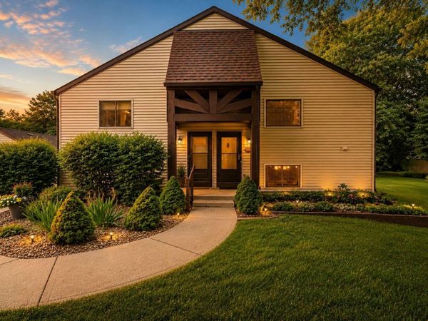 1253 Millpond Road , Valparaiso, IN 46385