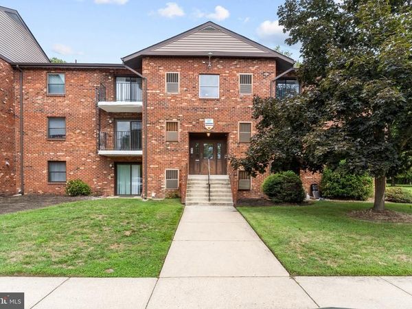 6 CHASE HALL, DOVER, DE 19904