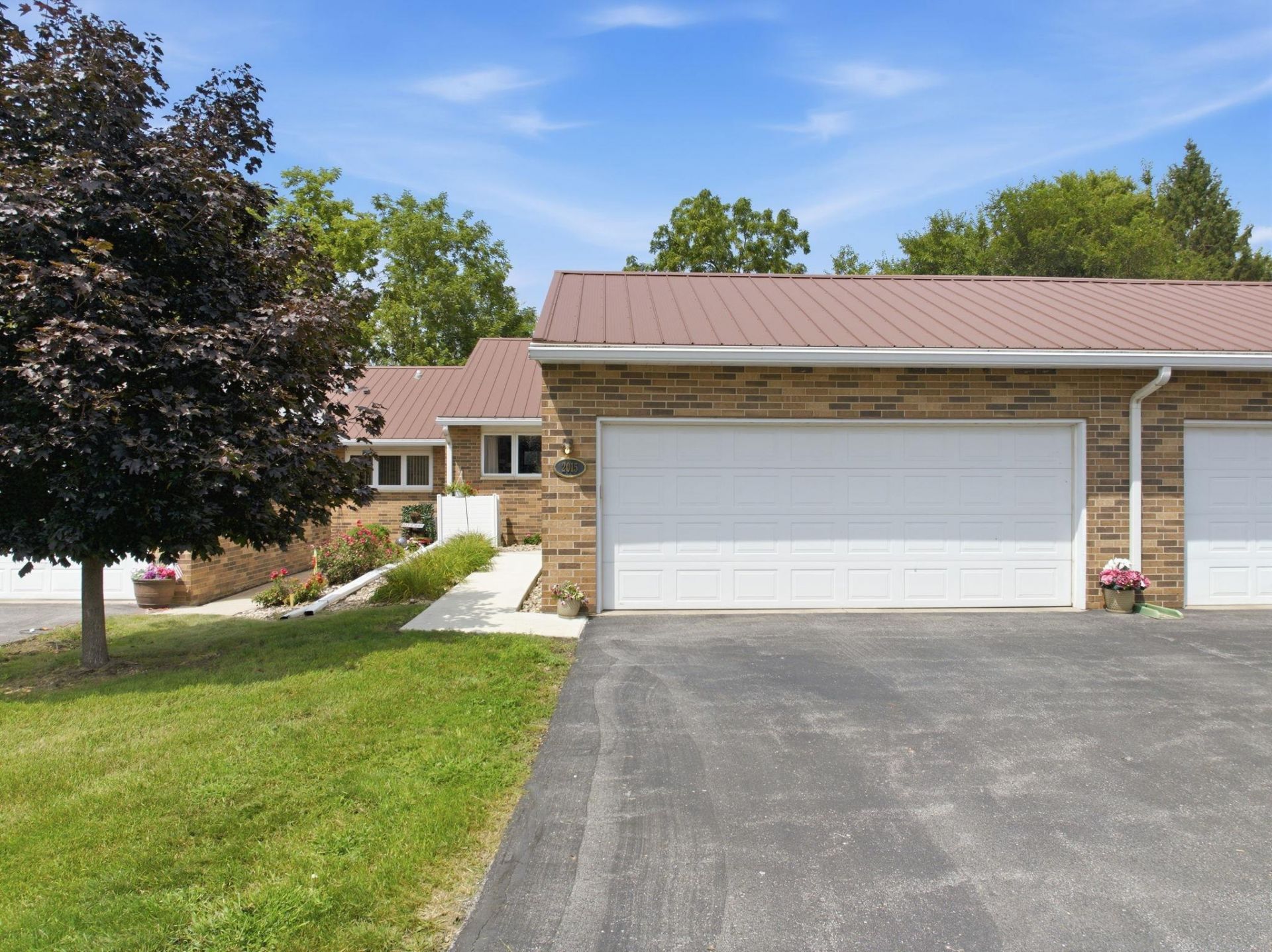2015 Minnetonka Drive, Cedar Falls, IA 50613 Main Photo