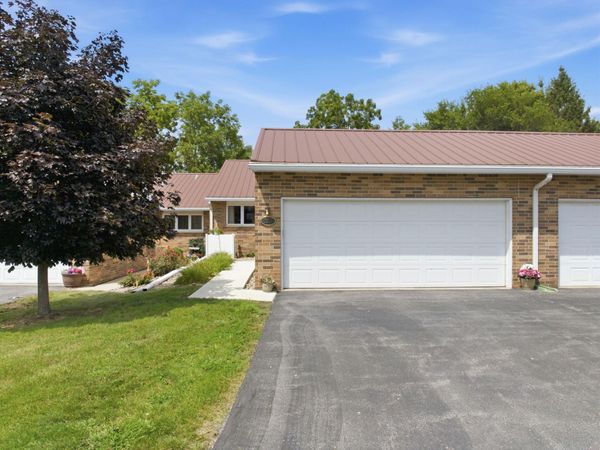 2015 Minnetonka Drive, Cedar Falls, IA 50613