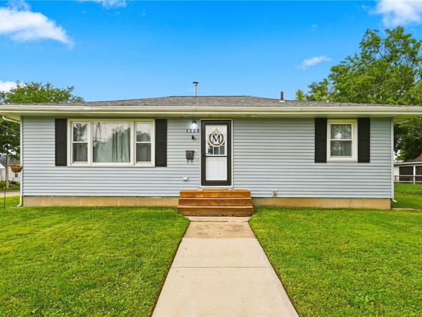1328 1st St SW , Cedar Rapids, IA 52404