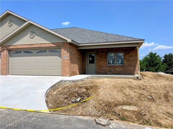 217 Pinehurst Drive , Dover, OH 44622