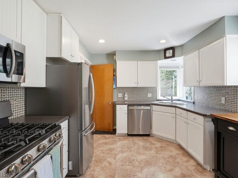 4526 W 228th Street , Fairview Park, OH 44126 Photo 8