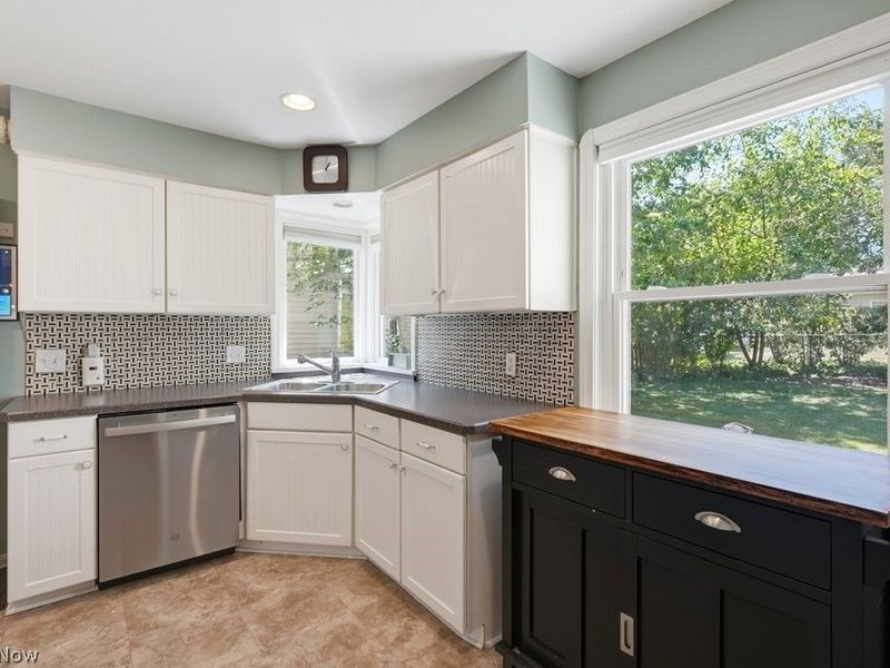 4526 W 228th Street , Fairview Park, OH 44126 Photo 9