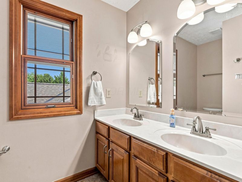 8482 Olenbrook Drive , Lewis Center, OH 43035 Photo 30