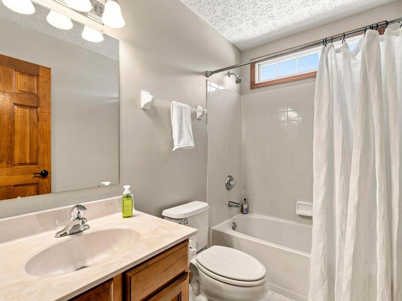 8482 Olenbrook Drive , Lewis Center, OH 43035 Photo 35