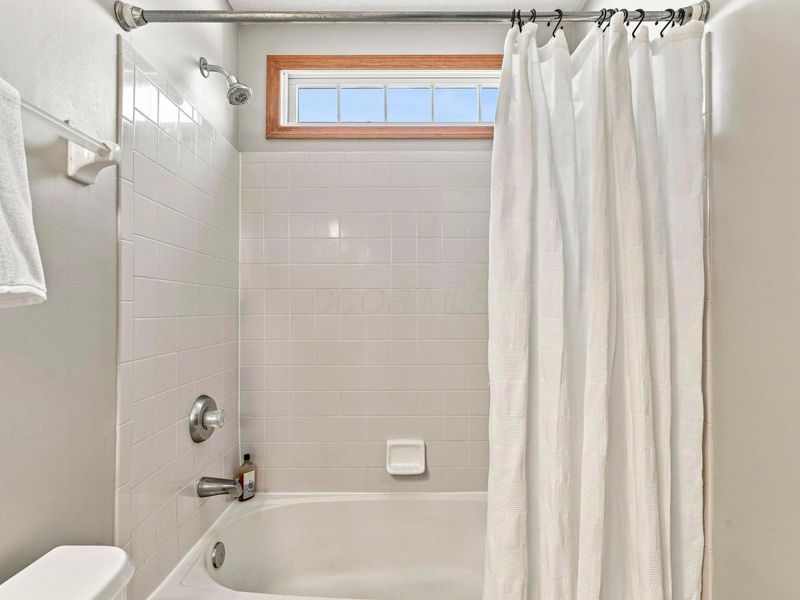 8482 Olenbrook Drive , Lewis Center, OH 43035 Photo 36