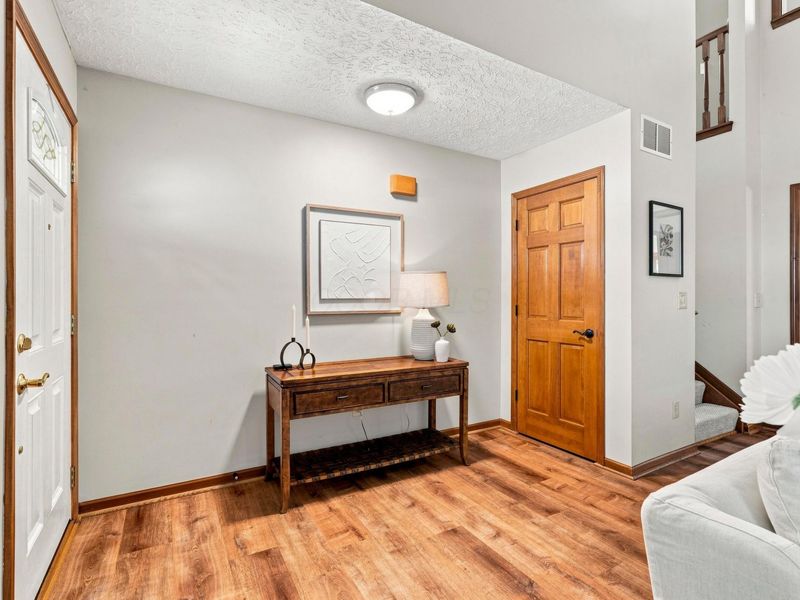 8482 Olenbrook Drive , Lewis Center, OH 43035 Photo 6