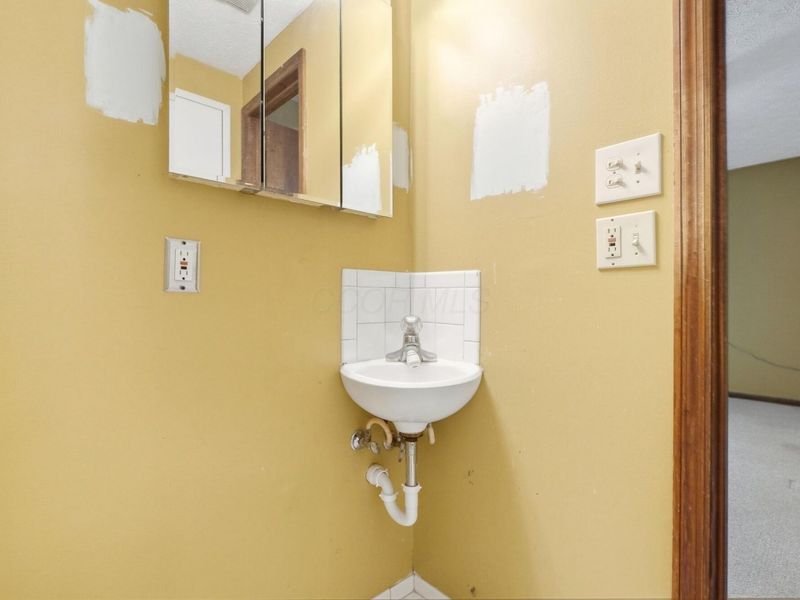 36 N Spring Road , Westerville, OH 43081 Photo 20