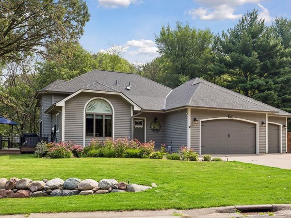 2041 Oakridge Street, Saint Paul, MN 55119