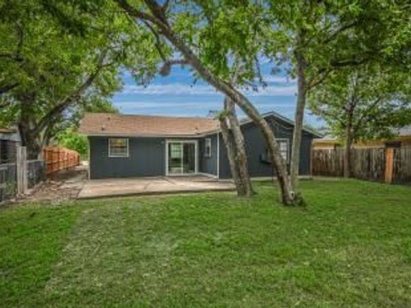 403 Edmond ST , Taylor, TX 76574