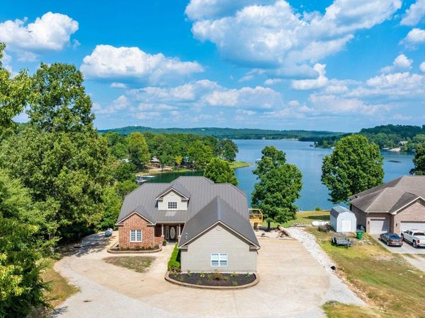 505 E Tri Lakes Dr, Horseshoe Bend, AR 72512