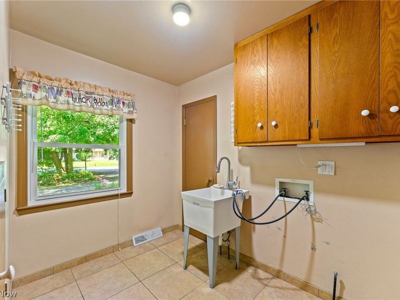 5573 Logan Arms Drive , Youngstown, OH 44420 Photo 15