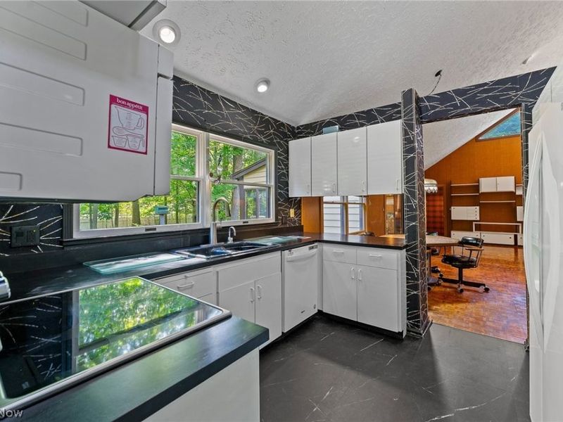 5573 Logan Arms Drive , Youngstown, OH 44420 Photo 7