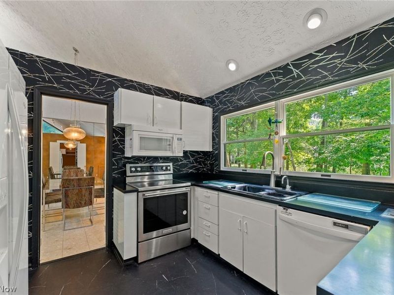 5573 Logan Arms Drive , Youngstown, OH 44420 Photo 8