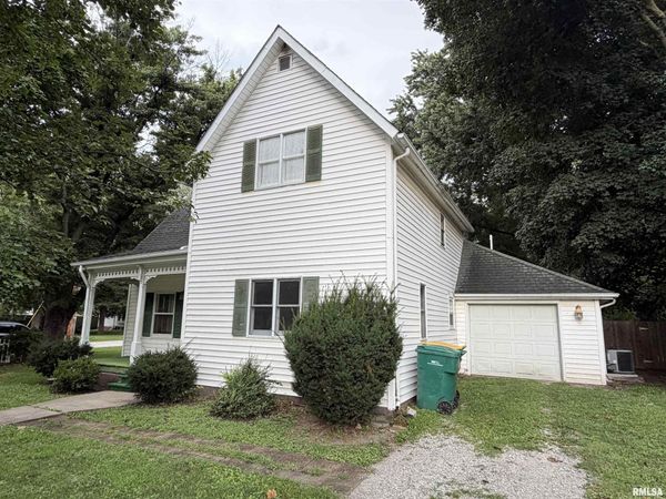704 E CALHOUN Street, Macomb, IL 61455