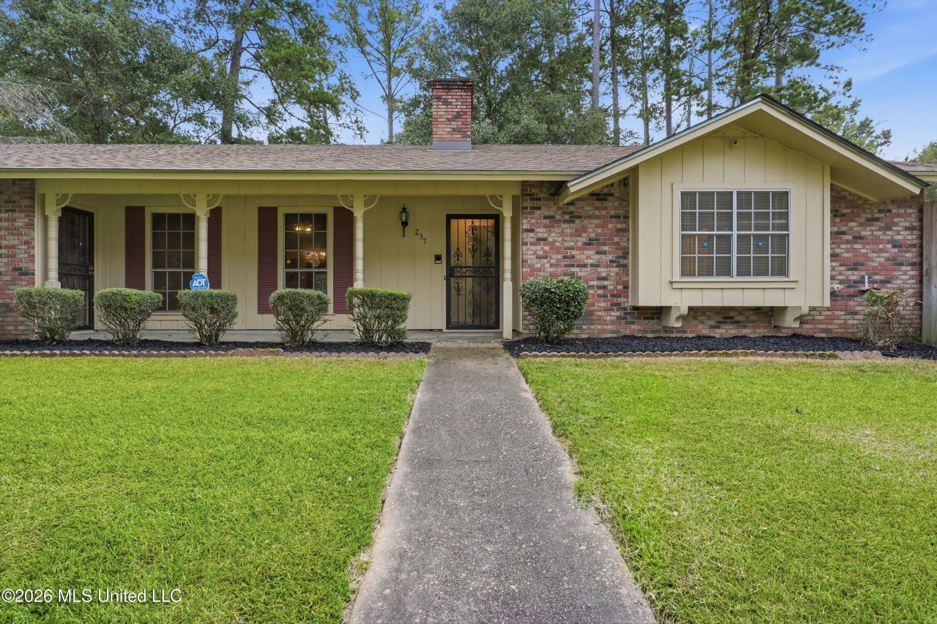 237 Baybury Lane, Jackson, MS 39212 Main Photo