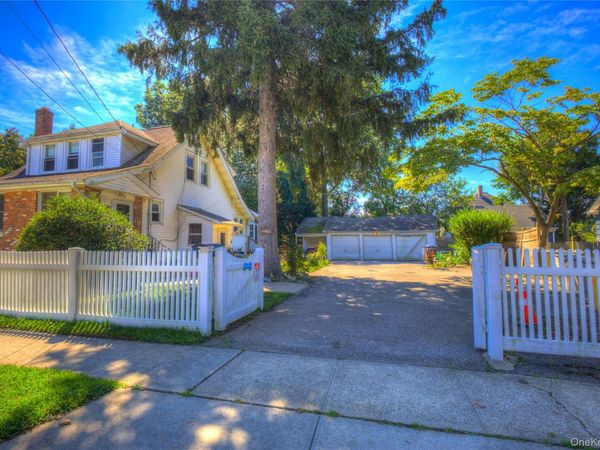 81 Notre Dame Avenue , Hicksville, NY 11801
