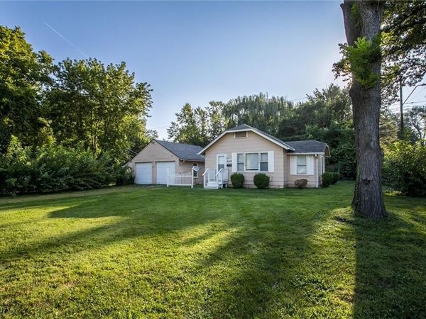 8249 Ward Parkway, Kansas City, MO 64114