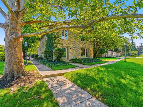 3600 Reed Road , Unit 8, Upper Arlington, OH 43220