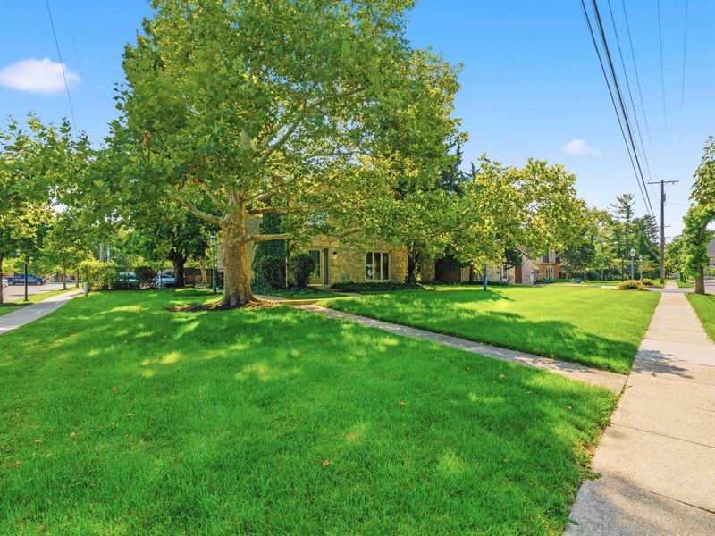 3600 Reed Road, Unit 8, Upper Arlington, OH 43220 Photo 2