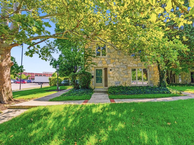 3600 Reed Road, Unit 8, Upper Arlington, OH 43220 Photo 3