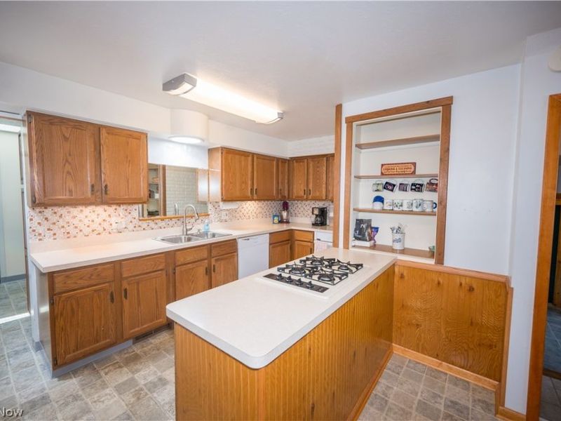 800 East 332nd Street, Eastlake, OH 44095 Photo 4