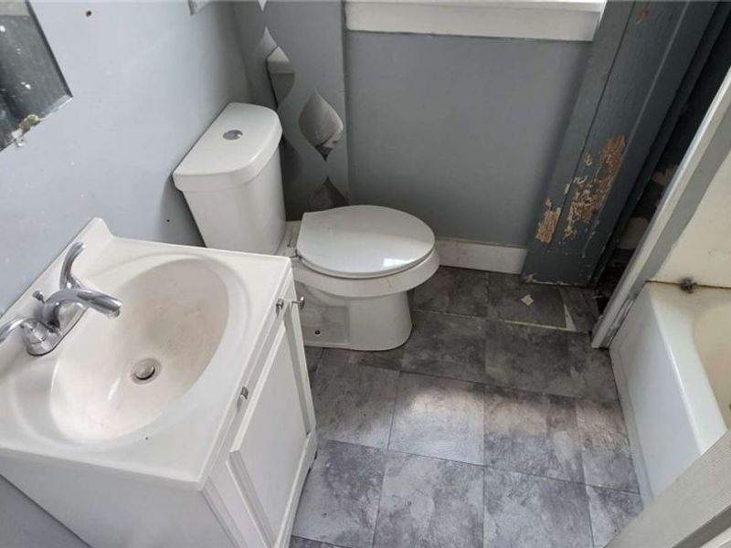 13420 Saybrook Avenue , Garfield Heights, OH 44105 Photo 6