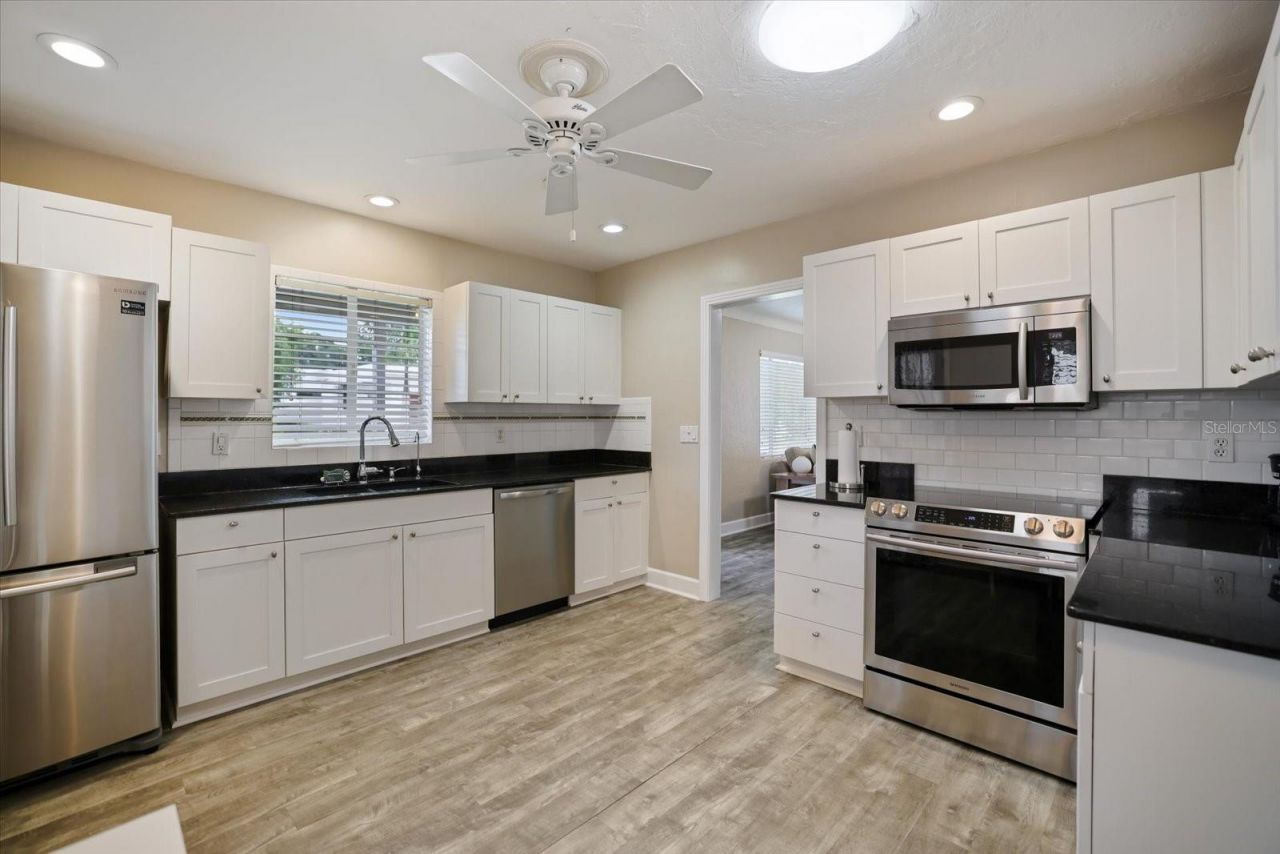 2126 Hyde Park Street, Sarasota, FL 34239 Photo