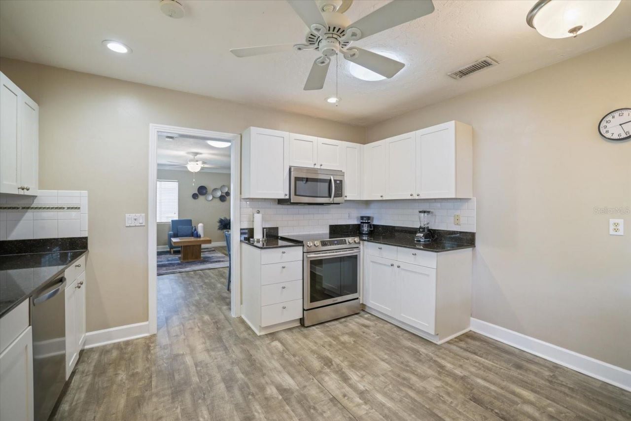 2126 Hyde Park Street, Sarasota, FL 34239 Photo