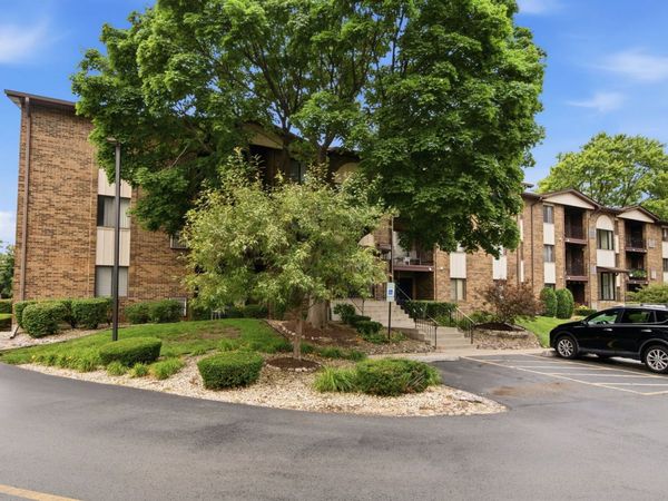 13913 Laramie Avenue , Unit 112, Crestwood, IL 60418
