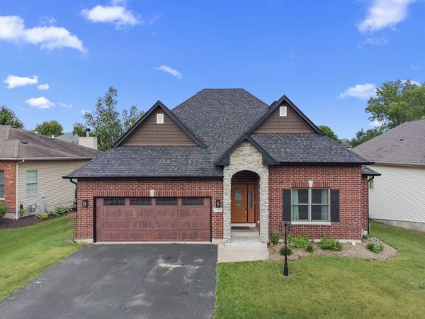 1400 Savanna Lane , Woodstock, IL 60098