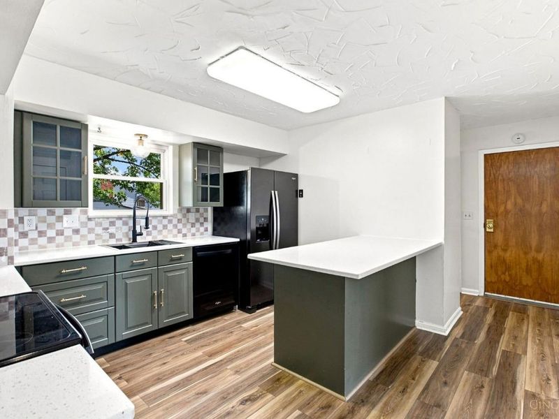 11280 Hanover, Forest Park, OH 45240 Photo 3