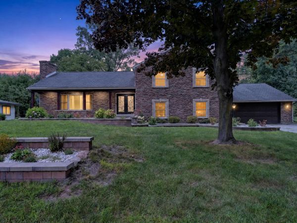 5866 Pine View Drive, Ypsilanti, MI 48197