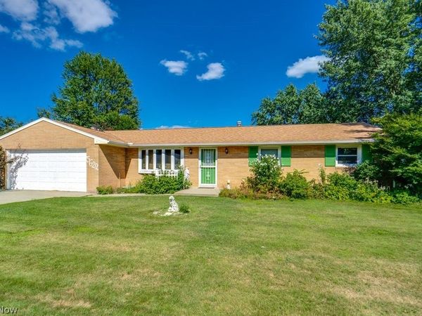 5622 Brentwood Avenue NW, North Canton, OH 44720