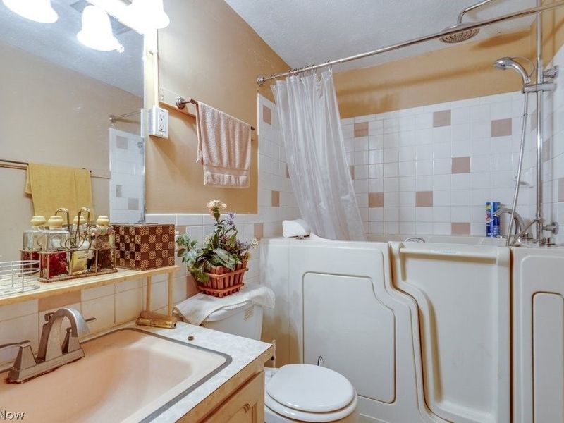 5622 Brentwood Avenue NW, North Canton, OH 44720 Photo 18