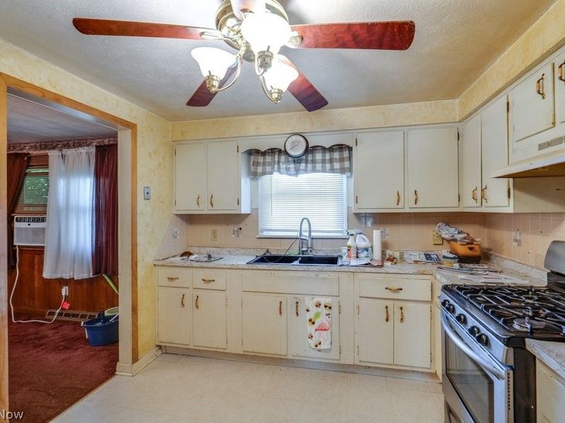 5622 Brentwood Avenue NW, North Canton, OH 44720 Photo 8