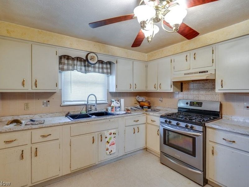 5622 Brentwood Avenue NW, North Canton, OH 44720 Photo 9